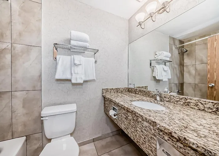 Invermere Inn & Suites