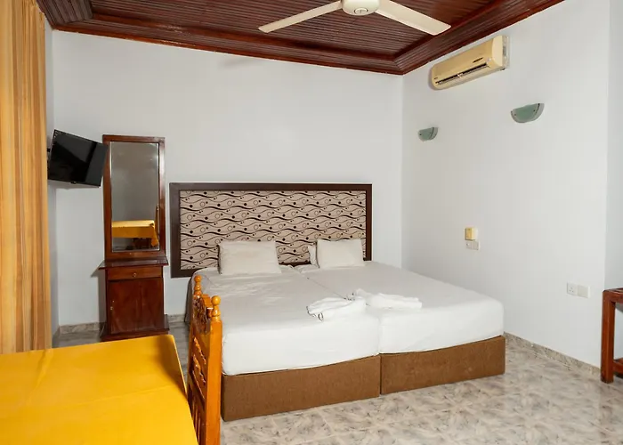 Flamingo Lake Resort Tissamaharama