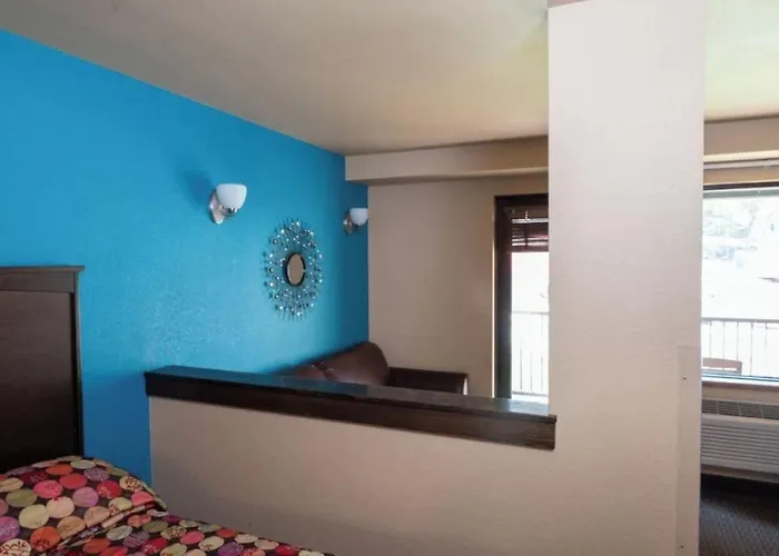 Sunset Bay Resort & Suites Lake Delton