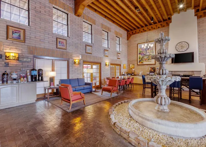 Comfort Suites Tucson Near Sabino Canyon