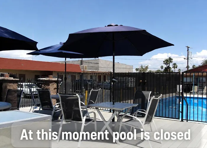 Desert Hills Motel