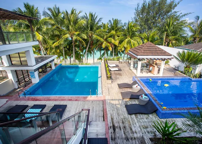 Crown Regency Beach Resort