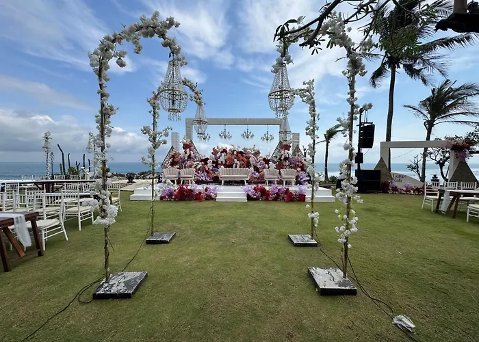 Queen Of The South Beach Resort