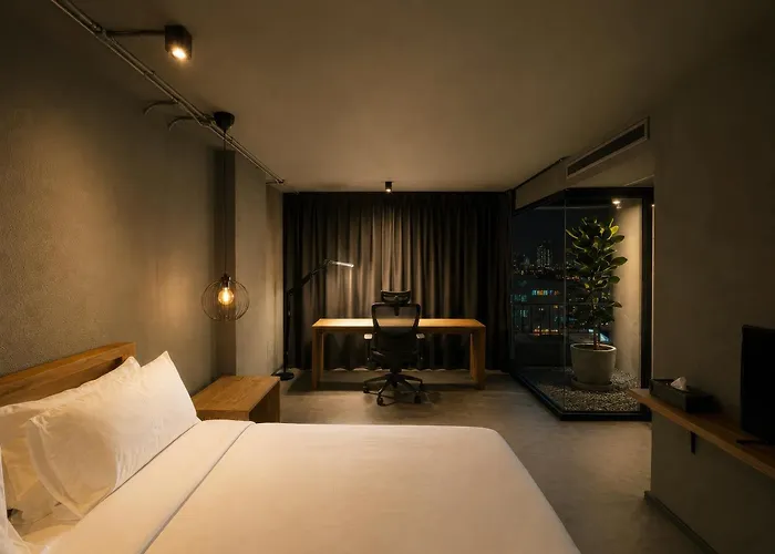 Centric Place Hotel