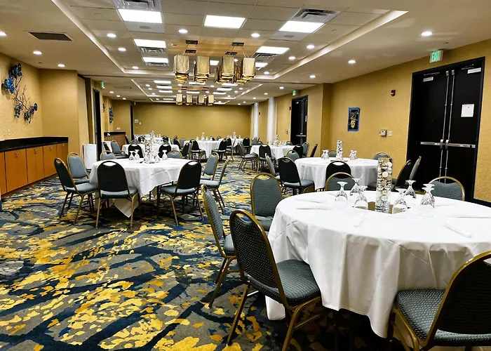 Holiday Inn Hotel & Suites Gateway By Ihg