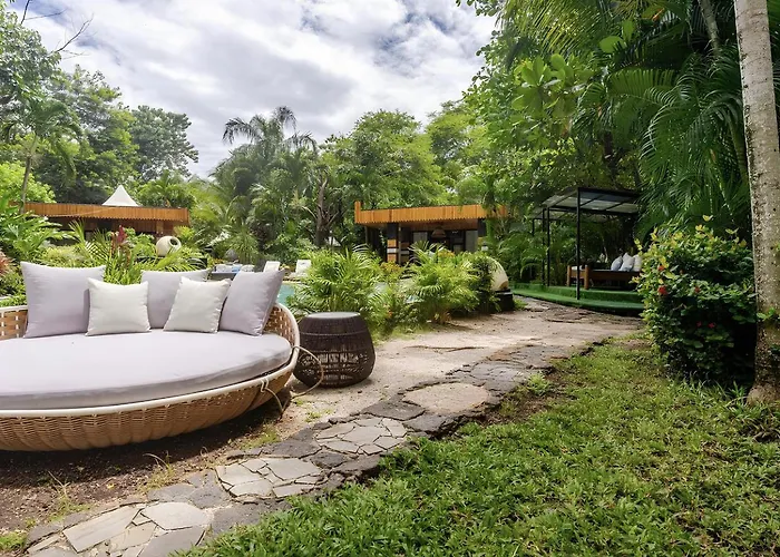 Ocho Artisan Bungalows (Adults Only)