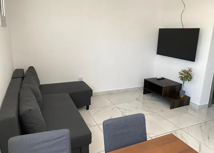 Nissi Avenue Suites