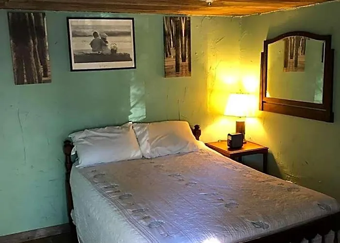 Seafarer Inn And Cottages