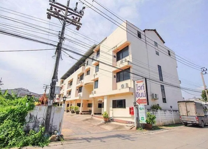 Oyo 383 White Inn Hotel