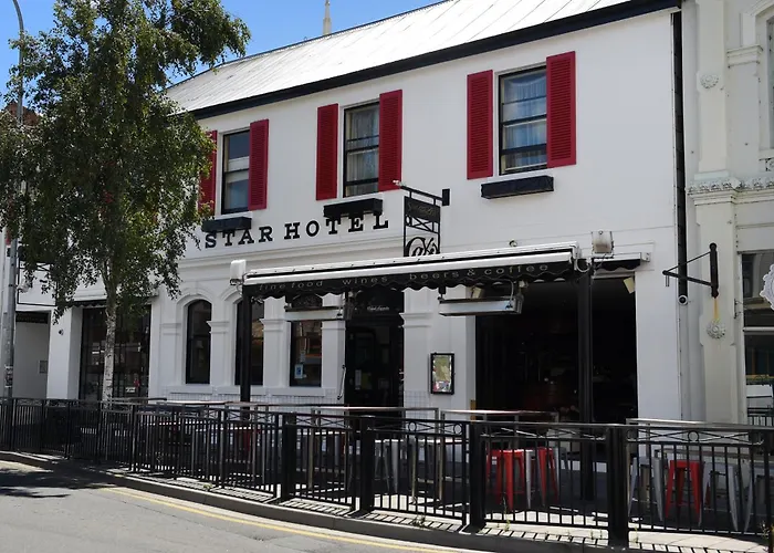 Star Bar Cafe & Hotel