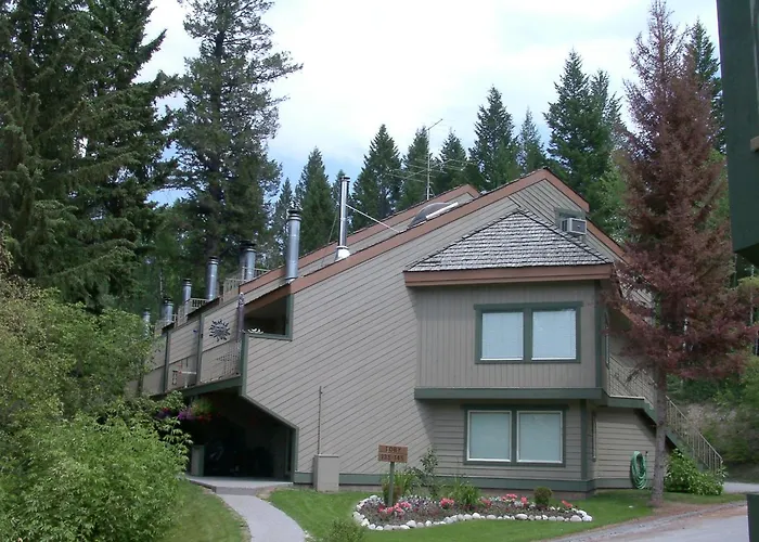 Akiskinook Sandy Beach Lakefront ! Tennis, Pickle, Basket Ball Courts, Indoor Pool, Hot Tub, Squash Court! Short Drive To Radium Or Fairmont Hot Springs!