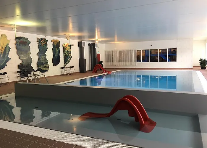 Vesterland Feriepark Hytter, Hotell Og Leikeland