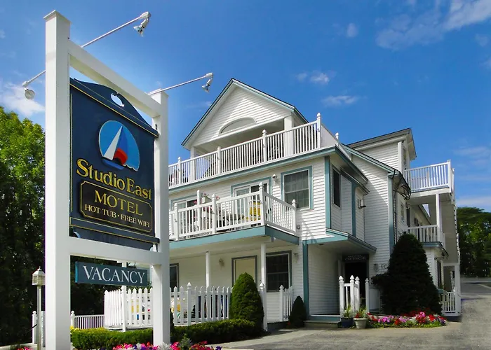 Studio East Motel