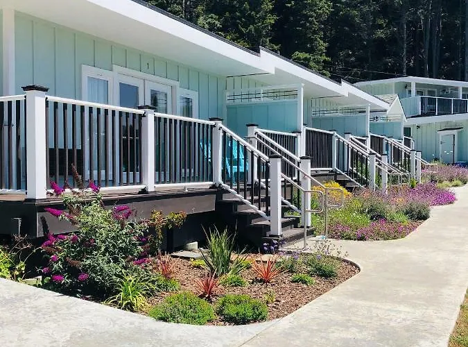 Seafoam Lodge