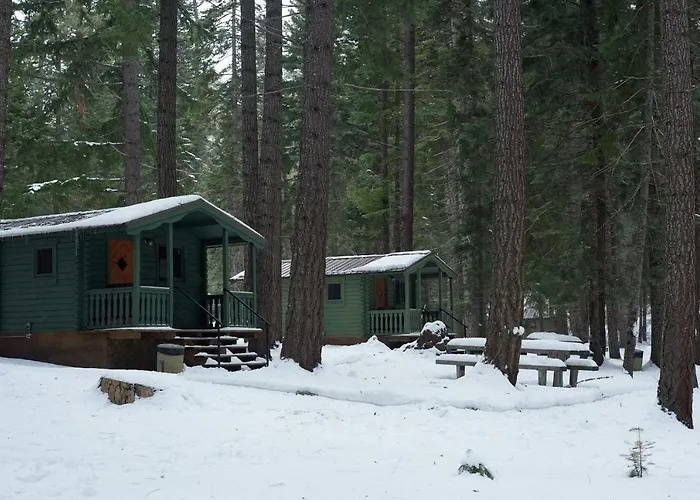 The Suttle Lodge & Boathouse